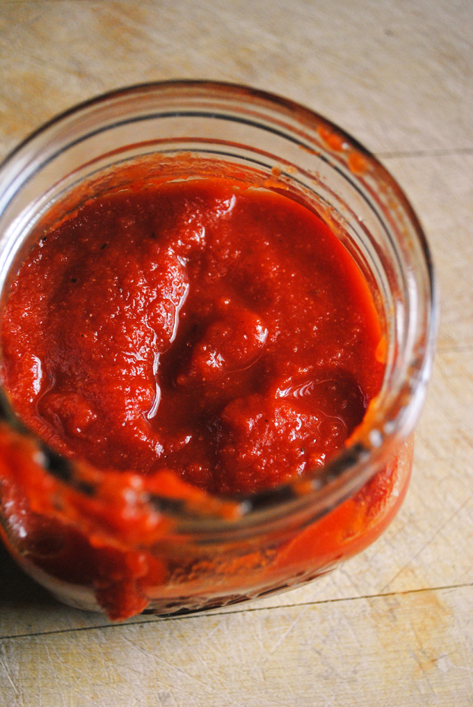 This healthy barbecue sauce has all the traditional tangy, slightly smoky flavors of the bottled stuff without weird ingredients or high fructose corn syrup!
