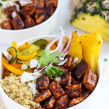 One bite into these Hawaiian BBQ Tofu Bowls will have you dreaming of white sandy beaches. Quinoa and vegetables provide the perfect base for juicy pineapple and tangy tofu!
