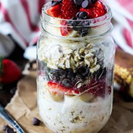 This classic dessert gets a healthy breakfast makeover! Make some Overnight Banana Split Oatmeal to have a tasty breakfast waiting for you in the morning.