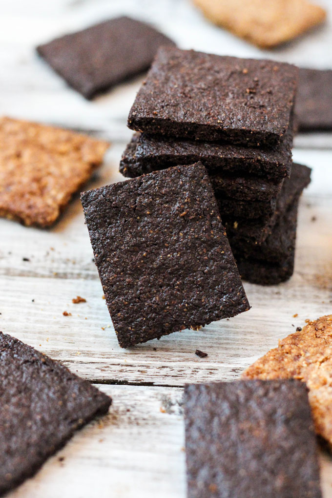 The classic snack just got a vegan & grain-free makeover! These vegan graham crackers are a great sweet snack between meals. Vanilla & chocolate recipes!