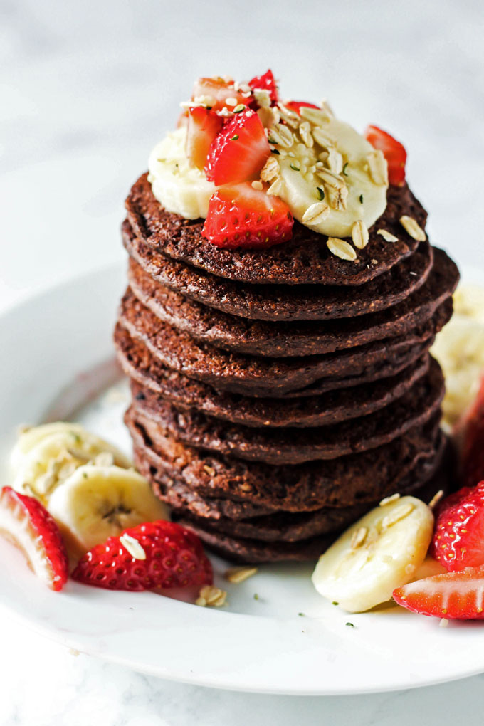 These easy Chocolate Banana Oatmeal Pancakes are made in the blender from wholesome ingredients! A healthy way to curb your morning sweet tooth. Vegan & GF!