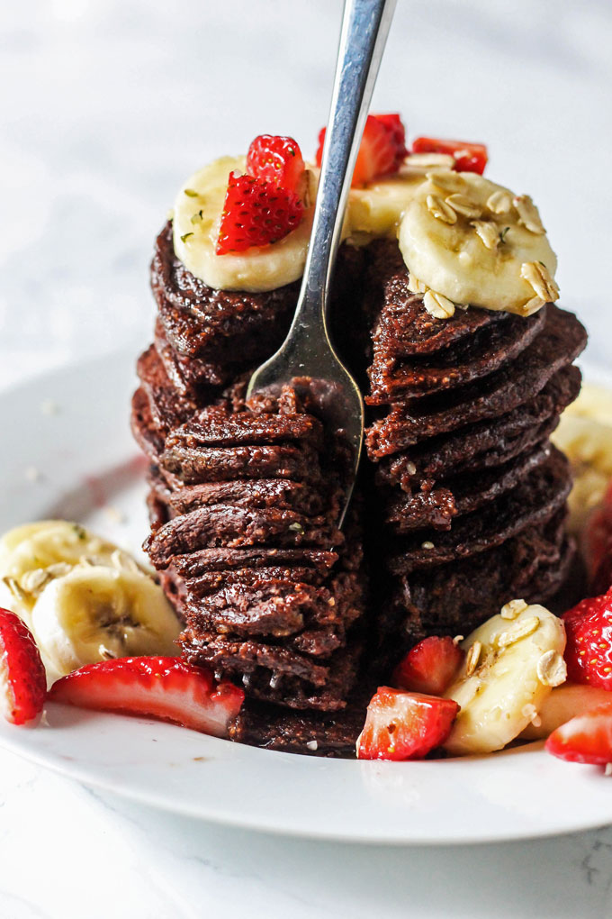 These easy Chocolate Banana Oatmeal Pancakes are made in the blender from wholesome ingredients! A healthy way to curb your morning sweet tooth. Vegan & GF!