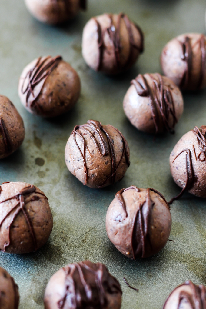 Thanks to fiber-packed beans, these Black Bean Chocolate Protein Balls are a healthy way to indulge your sweet tooth at snack time! Vegan & gluten-free.