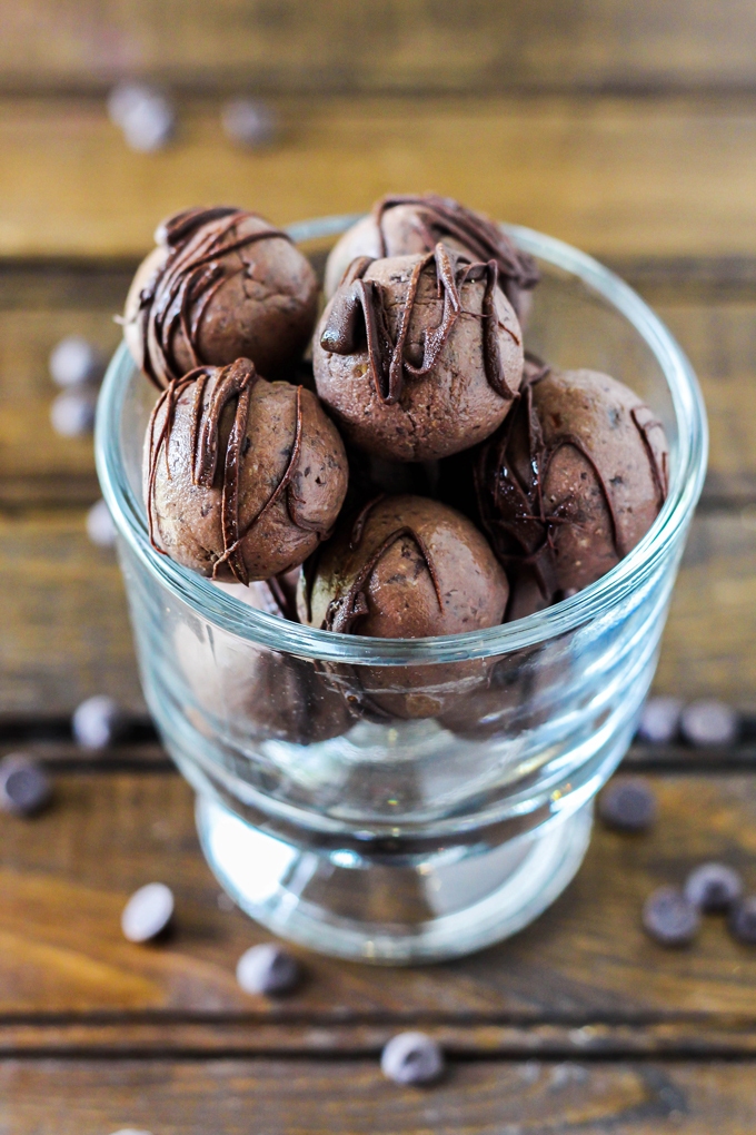 Thanks to fiber-packed beans, these Black Bean Chocolate Protein Balls are a healthy way to indulge your sweet tooth at snack time! Vegan & gluten-free.