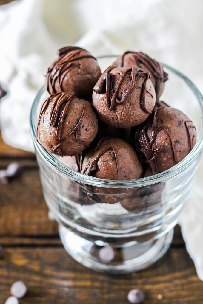 Thanks to fiber-packed beans, these Black Bean Chocolate Protein Balls are a healthy way to indulge your sweet tooth at snack time! Vegan & gluten-free.