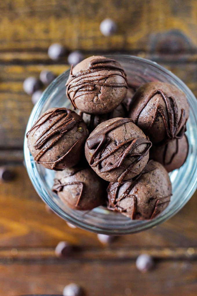 Thanks to fiber-packed beans, these Black Bean Chocolate Protein Balls are a healthy way to indulge your sweet tooth at snack time! Vegan & gluten-free.