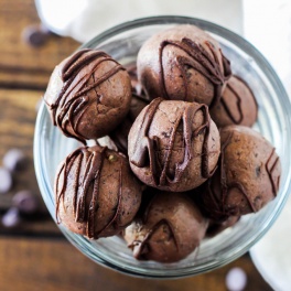 Thanks to fiber-packed beans, these Black Bean Chocolate Protein Balls are a healthy way to indulge your sweet tooth at snack time! Vegan & gluten-free.