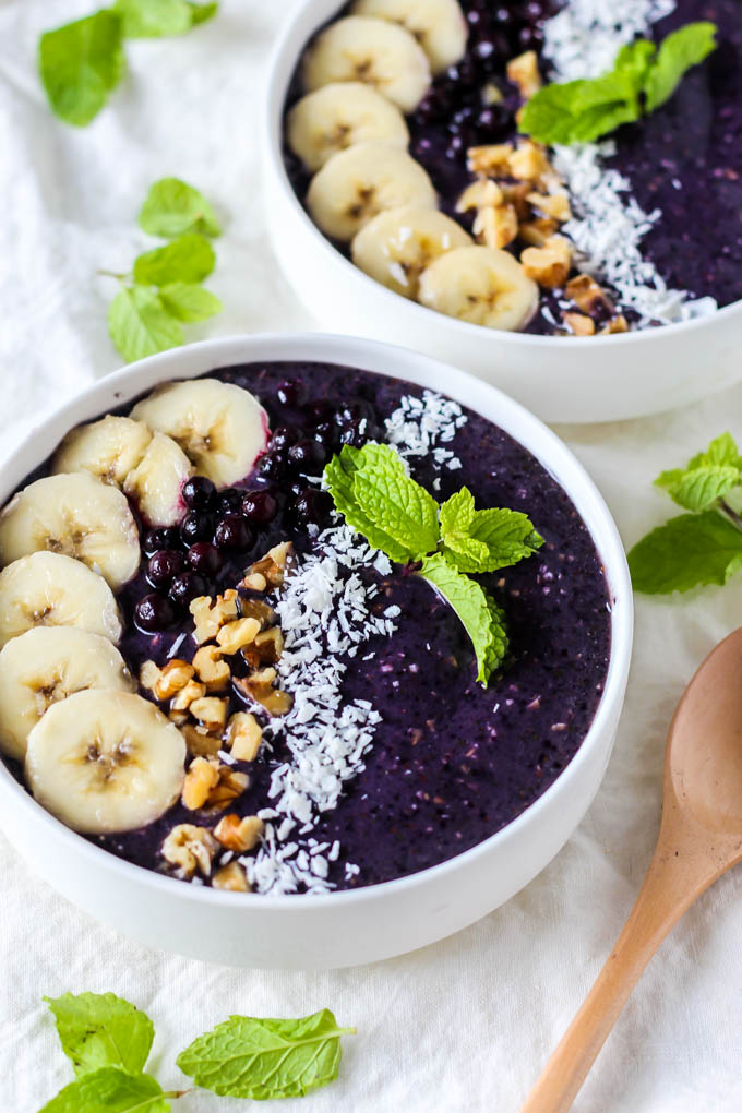 The fresh, fruity flavors in this Blueberry Mint Smoothie Bowl are irresistible! This smoothie makes a refreshing breakfast that's creamy and satisfying.