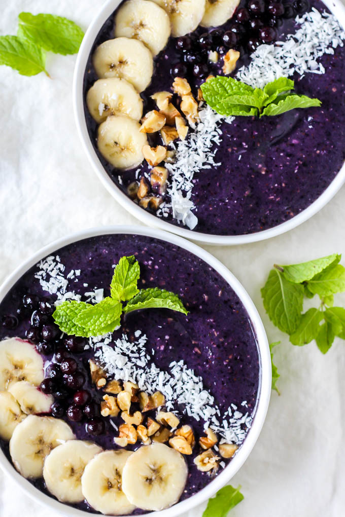 The fresh, fruity flavors in this Blueberry Mint Smoothie Bowl are irresistible! This smoothie makes a refreshing breakfast that's creamy and satisfying.