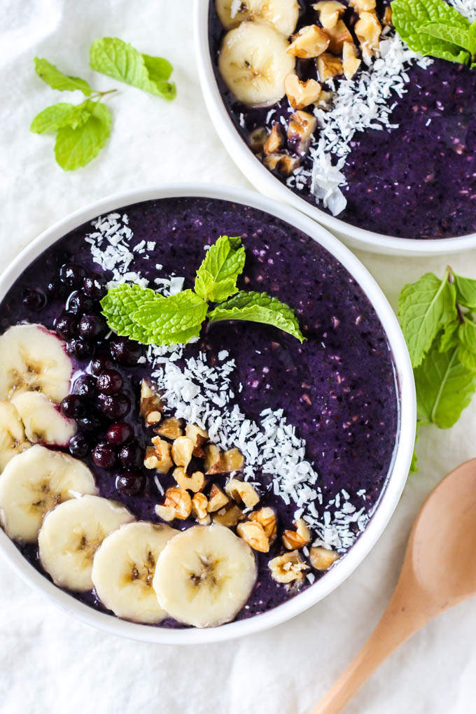 The fresh, fruity flavors in this Blueberry Mint Smoothie Bowl are irresistible! This smoothie makes a refreshing breakfast that's creamy and satisfying.