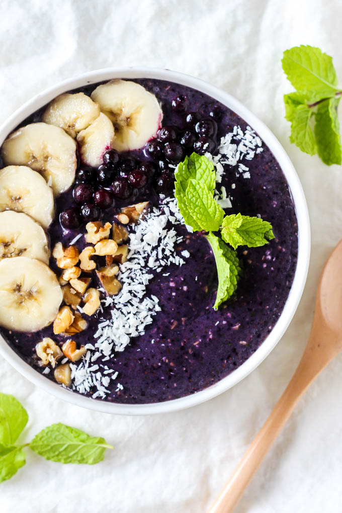 The fresh, fruity flavors in this Blueberry Mint Smoothie Bowl are irresistible! This smoothie makes a refreshing breakfast that's creamy and satisfying.