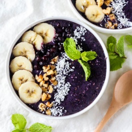The fresh, fruity flavors in this Blueberry Mint Smoothie Bowl are irresistible! This smoothie makes a refreshing breakfast that's creamy and satisfying.