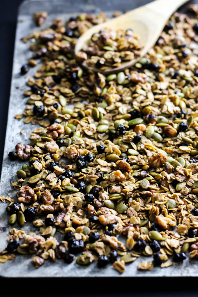 Crunchy & sweet, this Maple Walnut Granola is great with a splash of almond milk for breakfast - or sprinkle on top of smoothie bowls! Vegan & gluten-free.