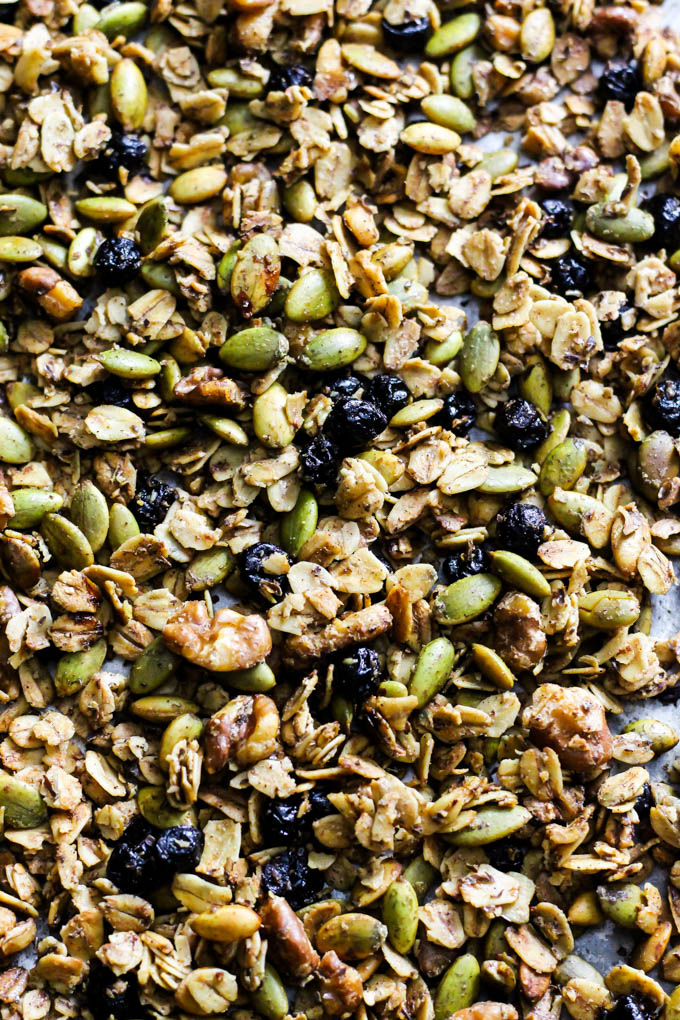 Crunchy & sweet, this Maple Walnut Granola is great with a splash of almond milk for breakfast - or sprinkle on top of smoothie bowls! Vegan & gluten-free.