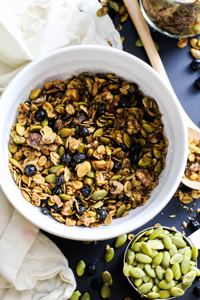 Crunchy & sweet, this Maple Walnut Granola is great with a splash of almond milk for breakfast - or sprinkle on top of smoothie bowls! Vegan & gluten-free.