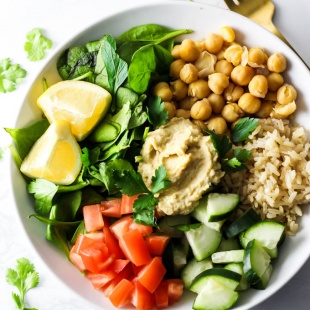 Pack something green for lunch - like this Mediterranean Chickpea Salad! It's easy to prepare in 10 minutes to pack in a lunch box. Vegan & gluten-free!