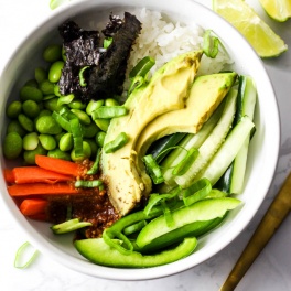Enjoy the flavors of sushi without the rolling in this Vegan Sushi Bowl! It's ready in under 10 minutes, filled with healthy ingredients & gluten-free.
