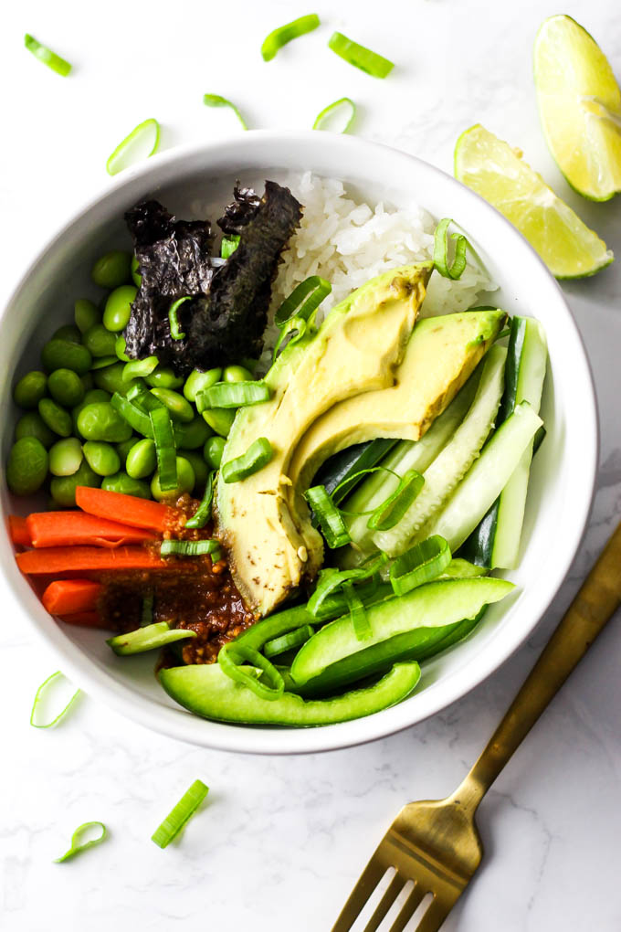 Enjoy the flavors of sushi without the rolling in this Vegan Sushi Bowl! It's ready in under 10 minutes, filled with healthy ingredients & gluten-free.