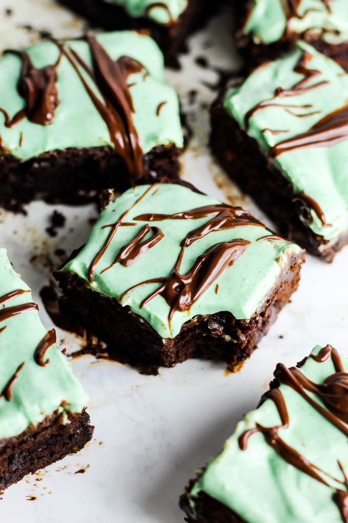 Your favorite healthy brownie recipe just got better! These Chocolate Mint Brownies are dense, chocolate-y & full of fresh mint flavor. Vegan & gluten-free!