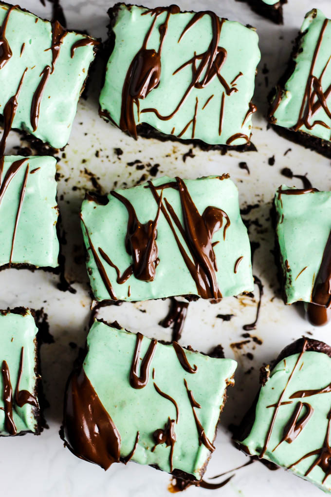 Your favorite healthy brownie recipe just got better! These Chocolate Mint Brownies are dense, chocolate-y & full of fresh mint flavor. Vegan & gluten-free!