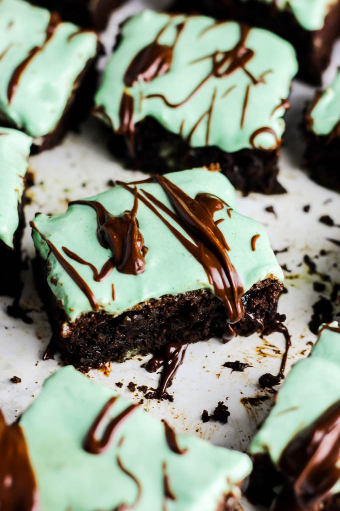 Your favorite healthy brownie recipe just got better! These Chocolate Mint Brownies are dense, chocolate-y & full of fresh mint flavor. Vegan & gluten-free!