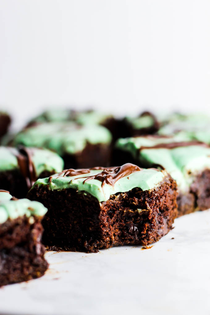 Your favorite healthy brownie recipe just got better! These Chocolate Mint Brownies are dense, chocolate-y & full of fresh mint flavor. Vegan & gluten-free!