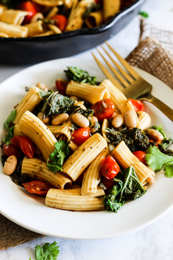 This One Pan Tomato and Kale Pasta will be a staple in your dinner rotation! It's made with simple ingredients & ready in 20 minutes. Vegan & gluten-free!