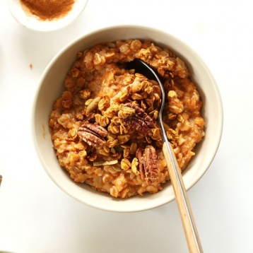 Start cold mornings off right with a warm bowl of nourishing oatmeal! From chocolate to pumpkin, you'll never get bored with these 10 vegan oatmeal recipes.