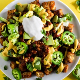 Serve up a plate of these Loaded Vegan Chili Cheese Tots as a delicious appetizer perfect for sharing! Full of bean chili, dairy-free cheese, and veggies.