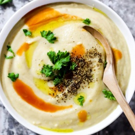 This Roasted Garlic Cauliflower Soup is a cozy bowl of wholesome ingredients that’s perfect as a side dish or main meal! Vegan, gluten-free, done in 1 hour.
