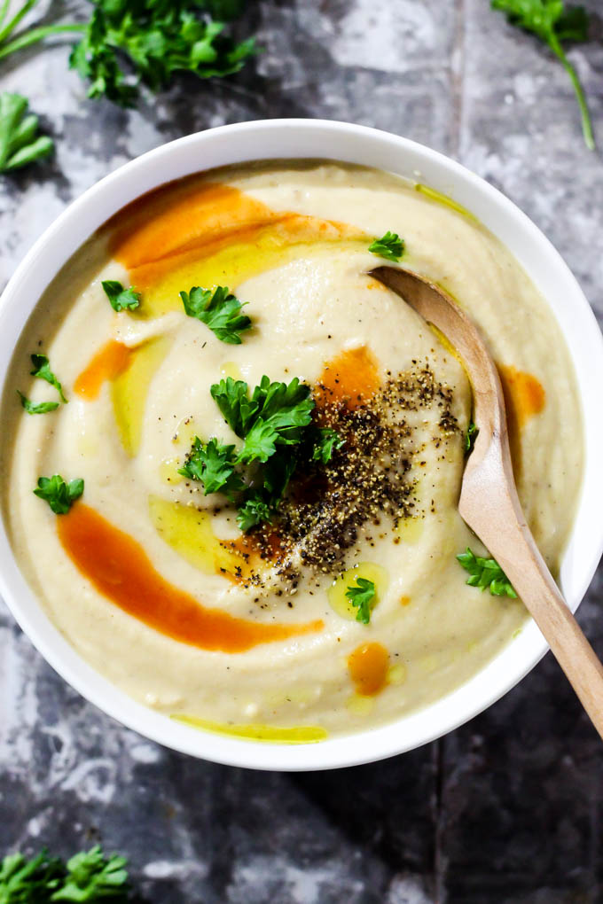 This Roasted Garlic Cauliflower Soup is a cozy bowl of wholesome ingredients that’s perfect as a side dish or main meal! Vegan, gluten-free, done in 1 hour.