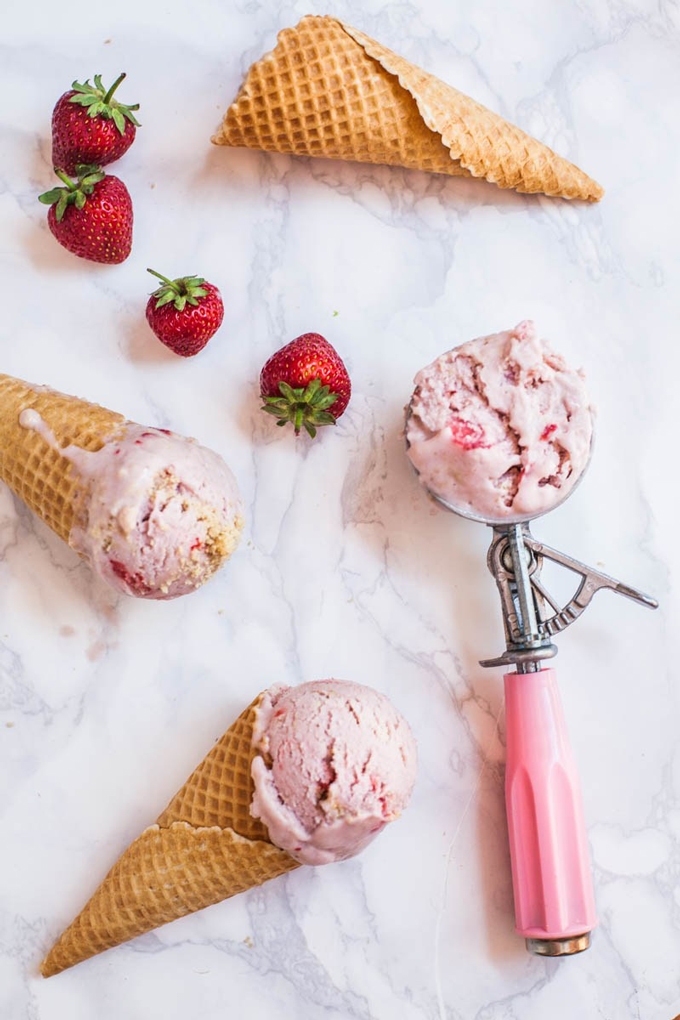 These 10 Vegan Strawberry Recipes will help you put all those delicious summer strawberries to good use! Breakfast to dessert to salad recipes included.