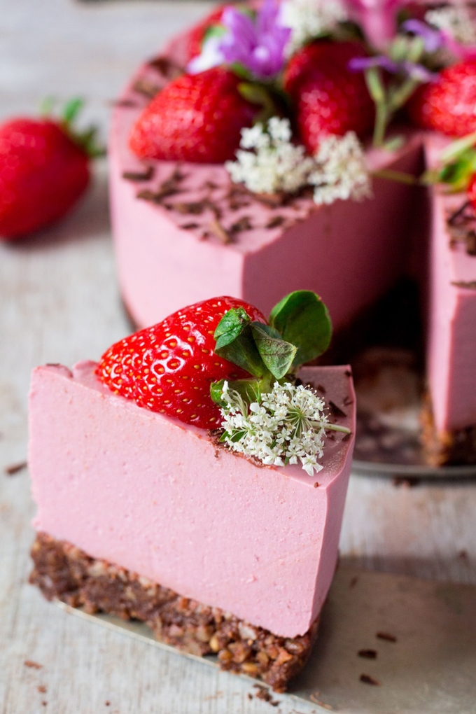 These 10 Vegan Strawberry Recipes will help you put all those delicious summer strawberries to good use! Breakfast to dessert to salad recipes included.