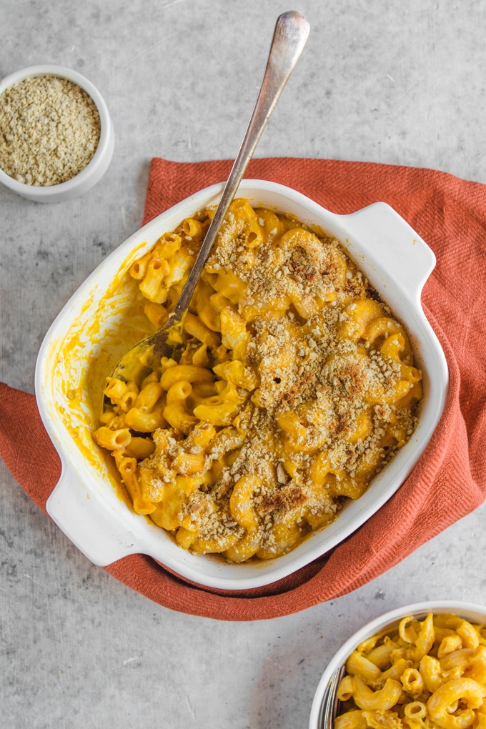 You don't have to give up creamy, dreamy mac and cheese when you eat vegan! These 8 mouthwatering vegan mac and cheese recipes are sure to be a hit with everyone. Make them for weeknight meals or serve them to a crowd!