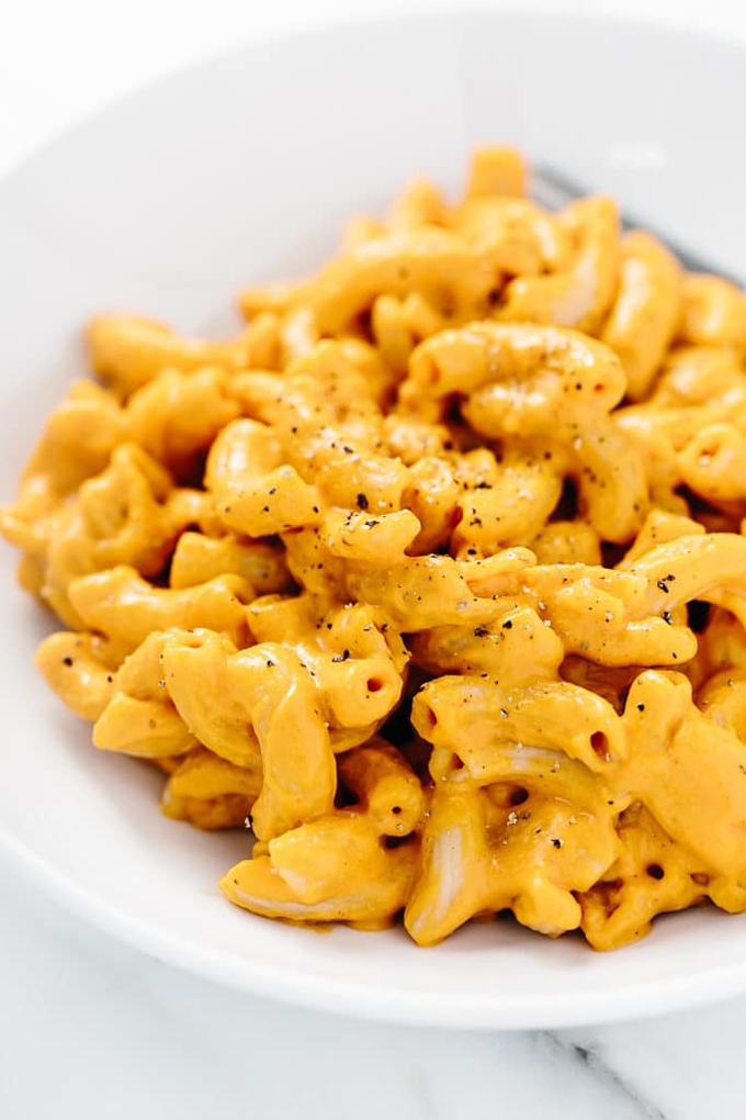 You don't have to give up creamy, dreamy mac and cheese when you eat vegan! These 8 mouthwatering vegan mac and cheese recipes are sure to be a hit with everyone. Make them for weeknight meals or serve them to a crowd!