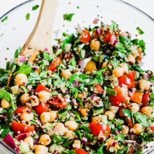Use the same three ingredients (chickpeas, quinoa and spinach) to cook three different vegan meal prep recipes for the week! These healthy meals are wholesome, balanced and full of fresh ingredients.