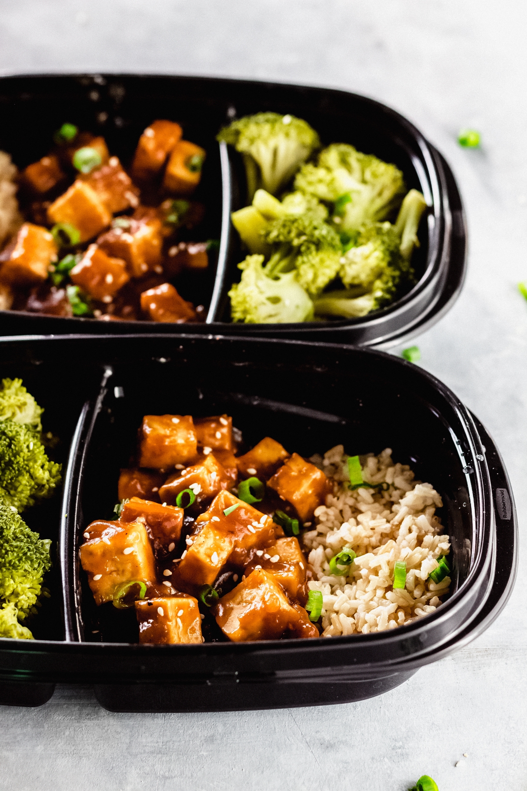 teriyaki sauce on tofu with broccoli and brown rice