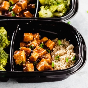 teriyaki sauce on tofu with broccoli and brown rice