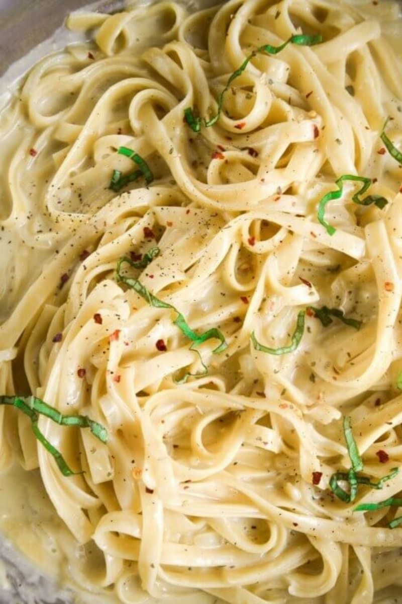 creamy vegan pasta in white sauce