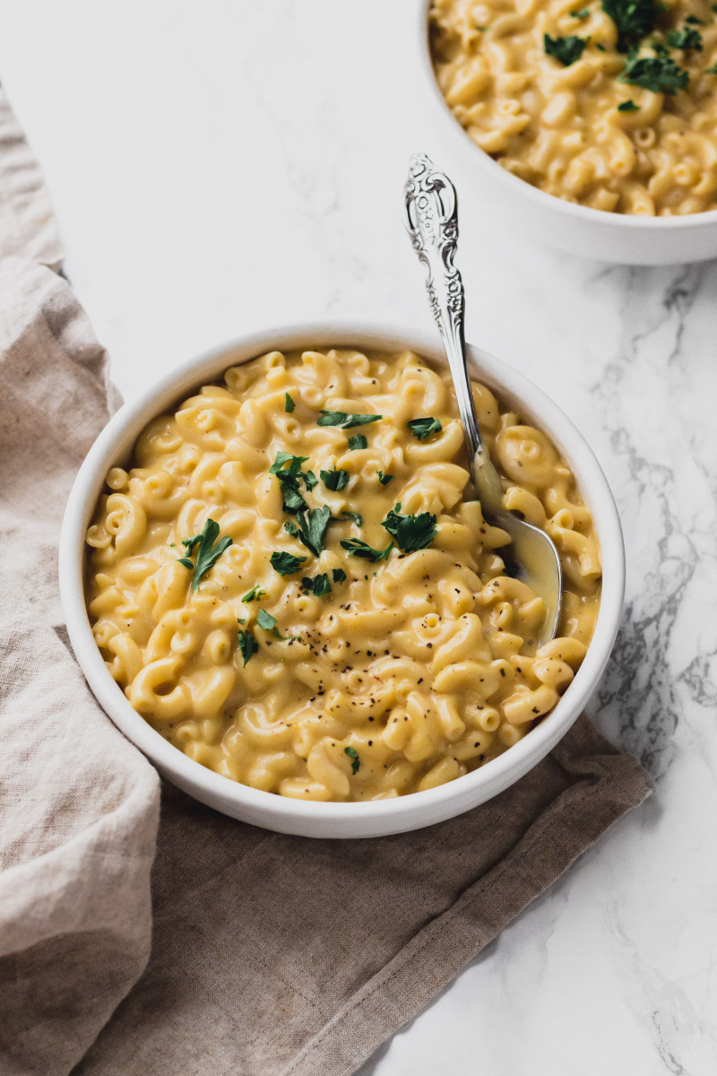 side view of mac and cheese with a spoon in the bowl