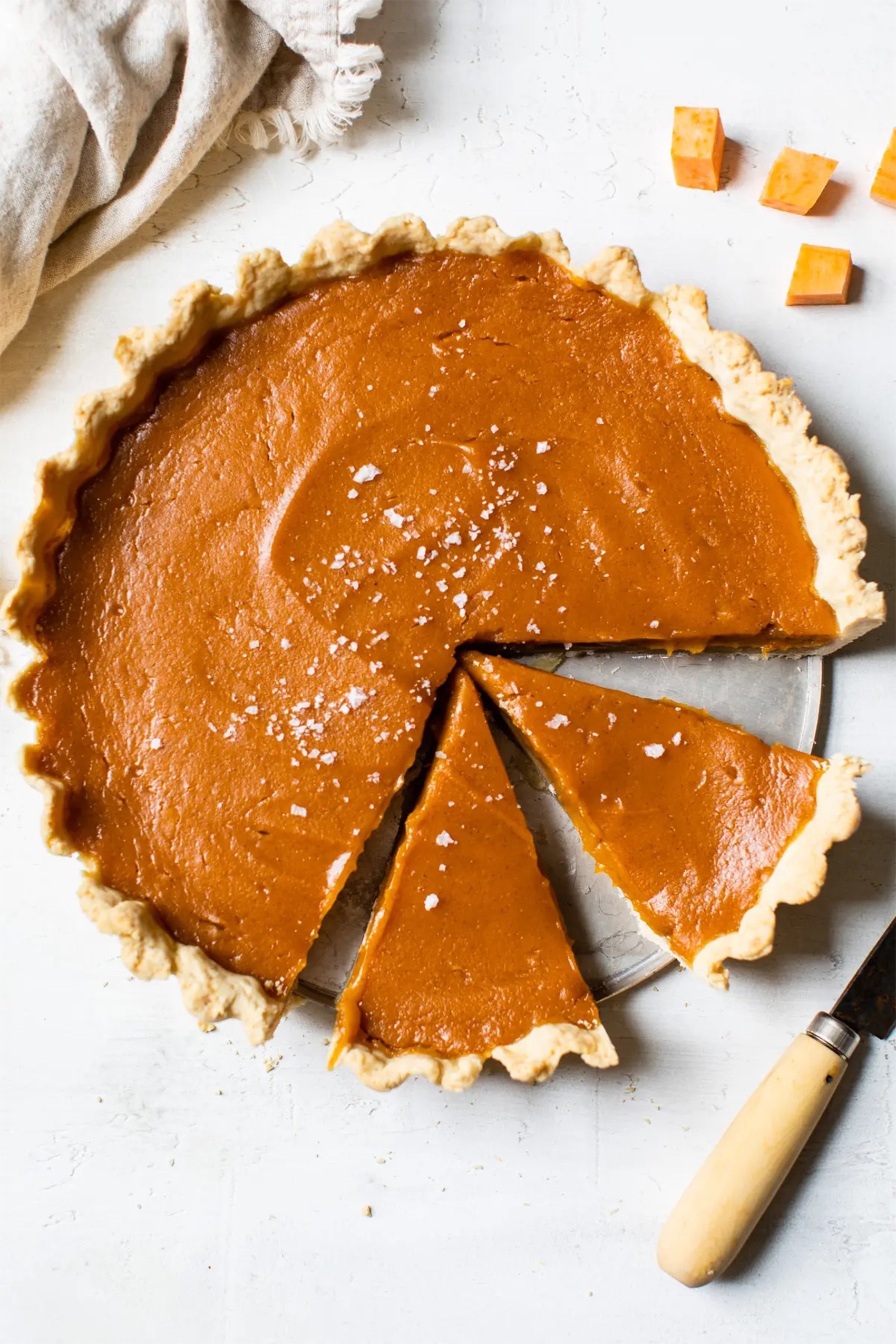 a whole vegan pumpkin pie with two pre-cut slices