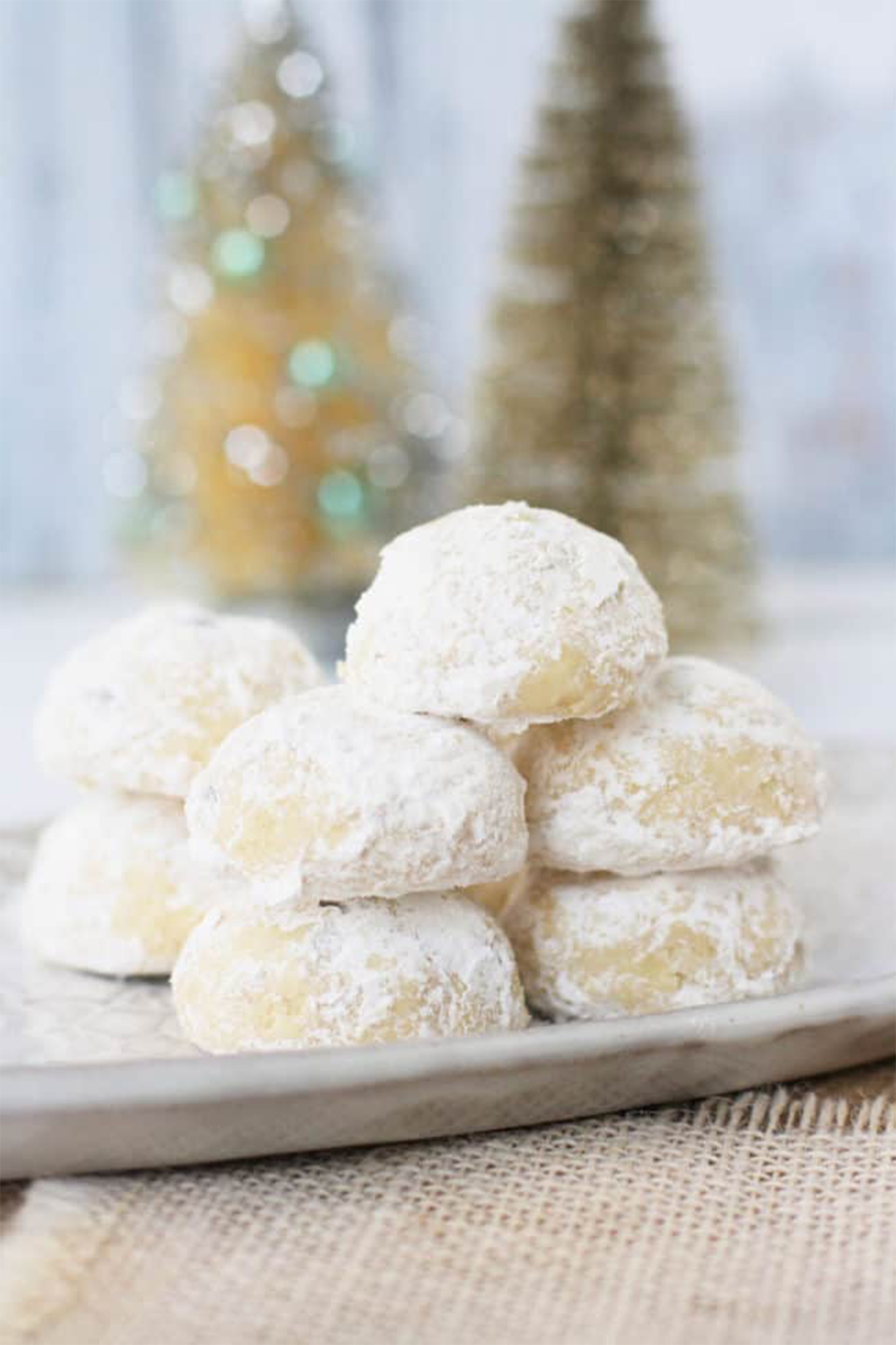 a plate of vegan snowball cookies