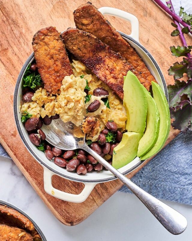 Rise and shine! Start your day with a bowl of savory oats ☀️⁠
⁠
If you haven't tried savory oatmeal before, then it's time to mix things up. This batch is topped with black beans, sauteed kale and homemade smoky tempeh bacon. It's packed with fiber, plant-protein and plenty of flavor. ⁠
⁠
Grab the link to the recipe in my bio!
