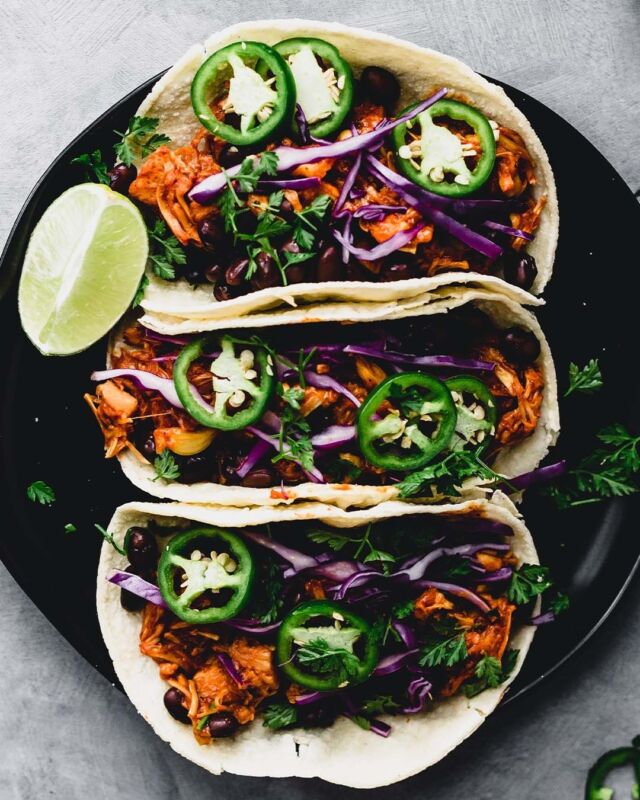 Here's your guide to busy weeknight dinners 🧑‍🍳⁠
⁠
You know those nights where you wrap up your day, head to the kitchen, look in the fridge and immediately give up and order take out? Well, the next time the idea of cooking dinner feels like a total chore, pull out this list of 25 30-minute vegan dinners! You'll have a delicious meal on the table in no time 😋⁠
⁠
Find all 25 recipes at the link in my bio!