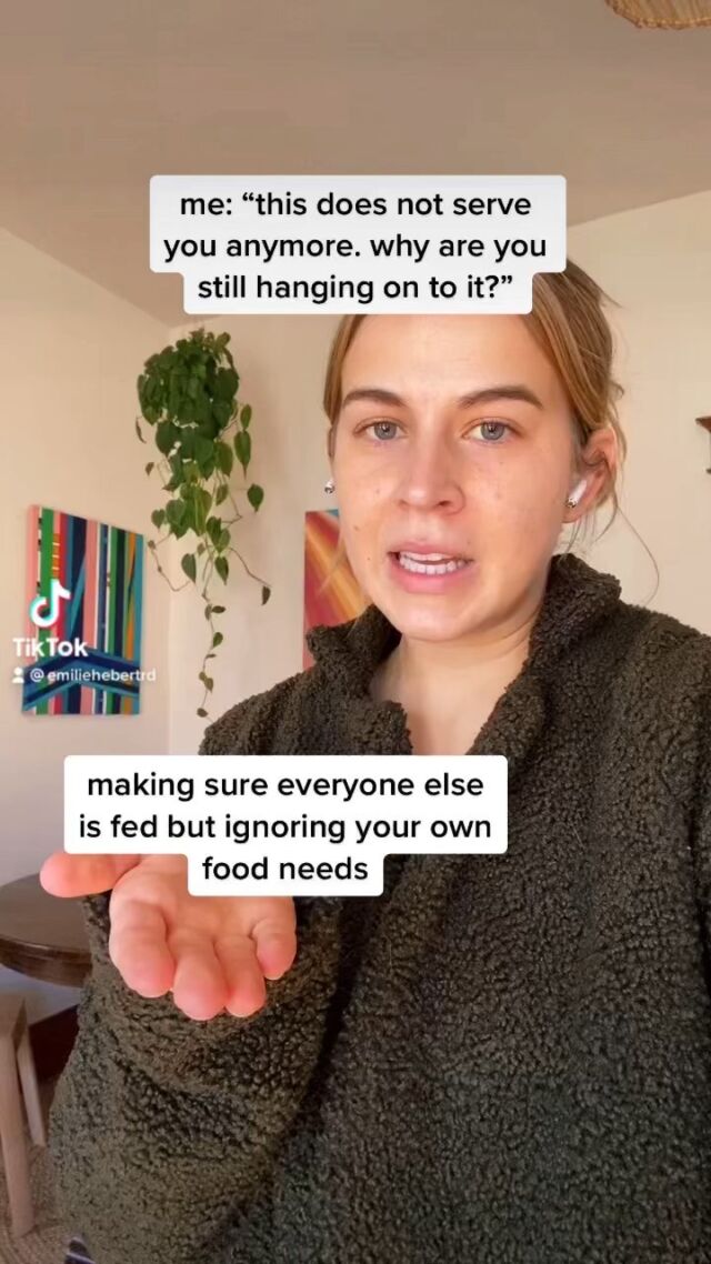 do you have a problem with stopping what you're doing to eat? if so, did you watch a caretaker do that, too?⁠⠀
⁠⠀
#intuitiveeating #haes #foodfreedom #dietitiansofig